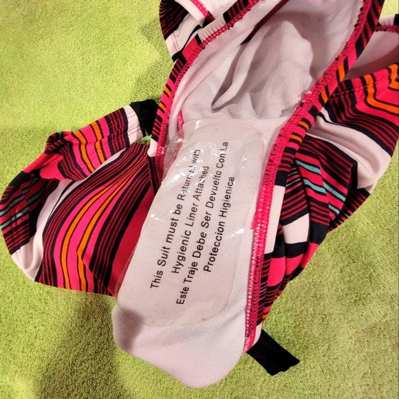 (J11) swimsuit small whole piece - Picture 5 of 5